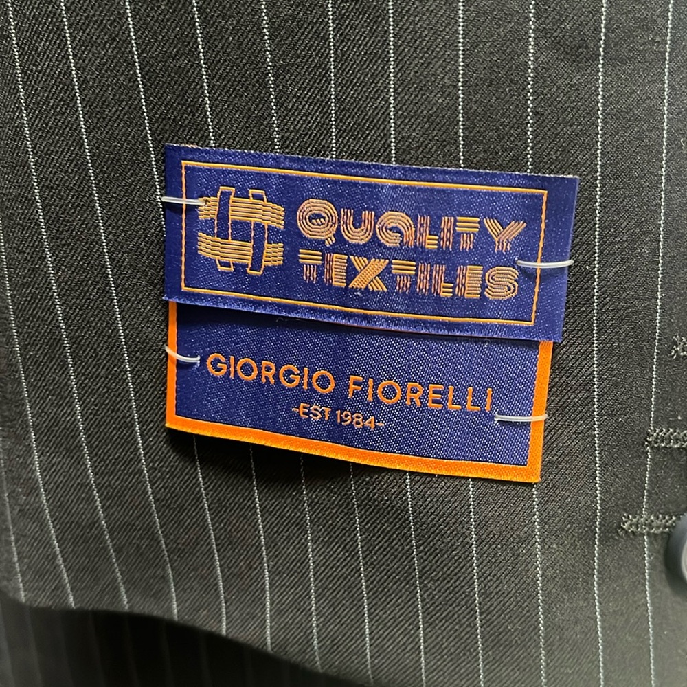 Giorgio Fiorelli Pinstripe Suit. 44/38 long classic fit. Brand new, never worn.
